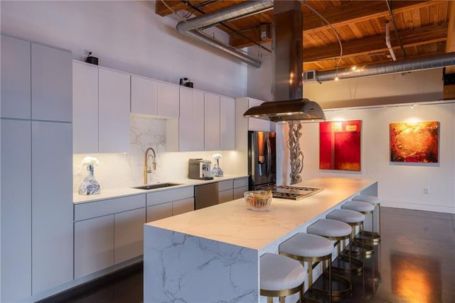 210 W 5th Street 207, Kansas City, MO 64105