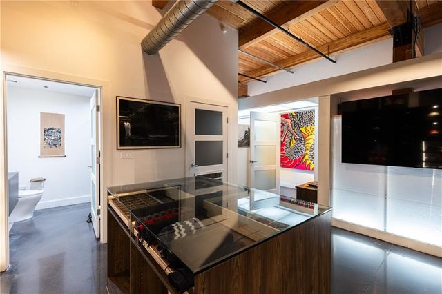 210 W 5th Street 207, Kansas City, MO 64105