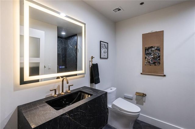 210 W 5th Street 207, Kansas City, MO 64105