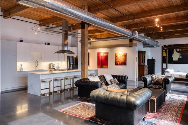 210 W 5th Street 207, Kansas City, MO 64105