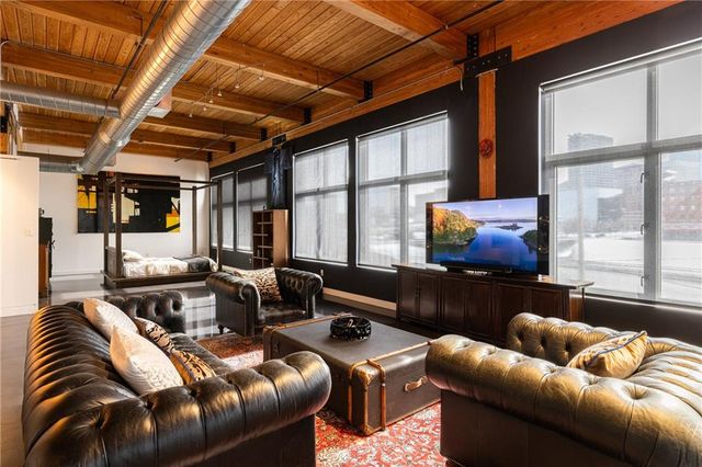 210 W 5th Street 207, Kansas City, MO 64105