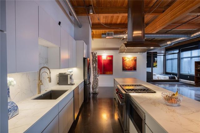 210 W 5th Street 207, Kansas City, MO 64105