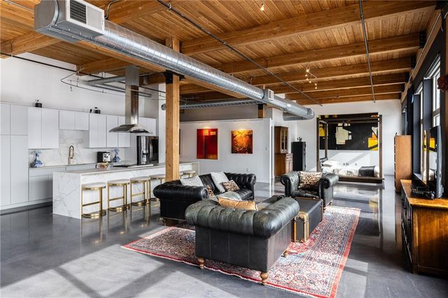 210 W 5th Street 207, Kansas City, MO 64105