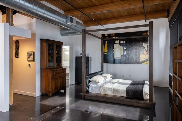 210 W 5th Street 207, Kansas City, MO 64105