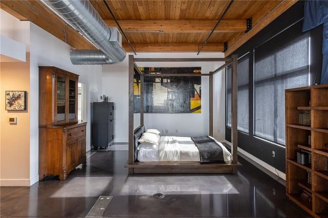 210 W 5th Street 207, Kansas City, MO 64105