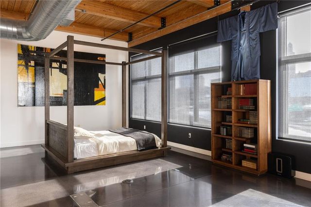 210 W 5th Street 207, Kansas City, MO 64105