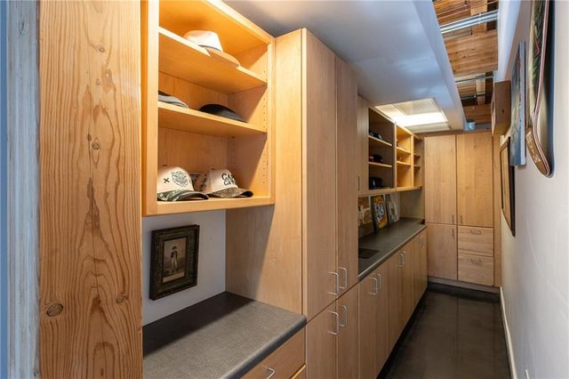 210 W 5th Street 207, Kansas City, MO 64105