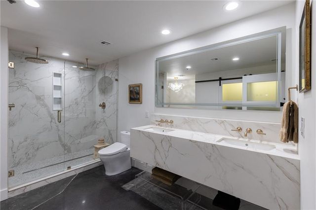 210 W 5th Street 207, Kansas City, MO 64105