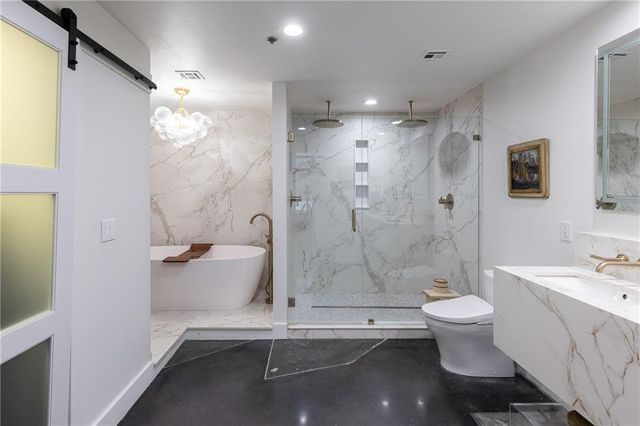 210 W 5th Street 207, Kansas City, MO 64105