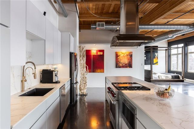 210 W 5th Street 207, Kansas City, MO 64105