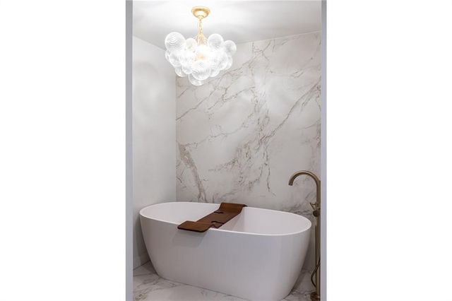 210 W 5th Street 207, Kansas City, MO 64105