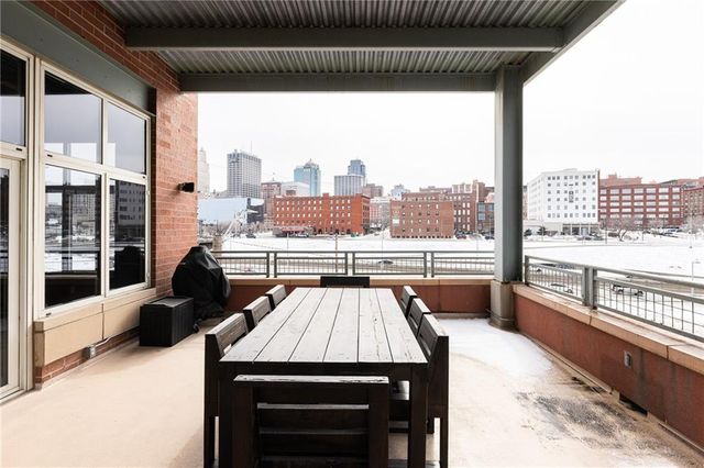 210 W 5th Street 207, Kansas City, MO 64105