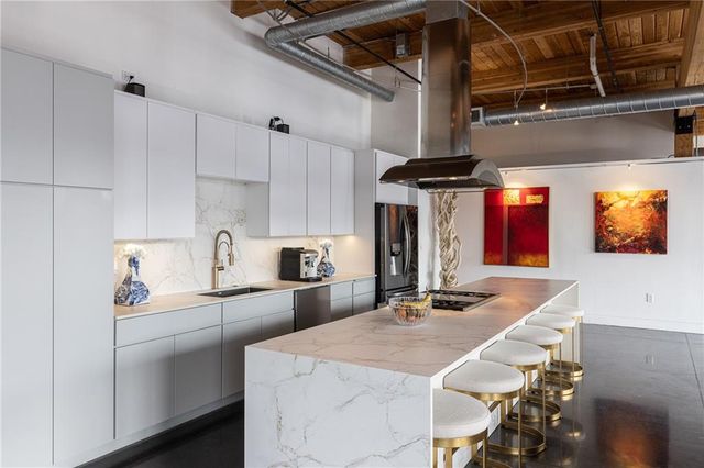 210 W 5th Street 207, Kansas City, MO 64105