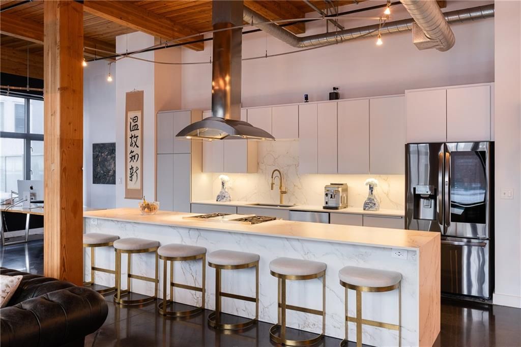 210 W 5th Street 207, Kansas City, MO 64105