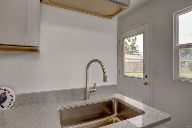 1419 Waggoner Avenue, Evansville, IN 47714