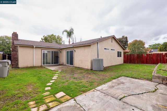 7827 Deer Meadow Dr, Sacramento, CA 95823