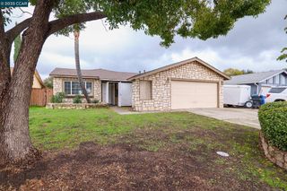 7827 Deer Meadow Dr, Sacramento, CA 95823