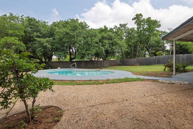 1115 Redbud Court, Arlington, TX 76012