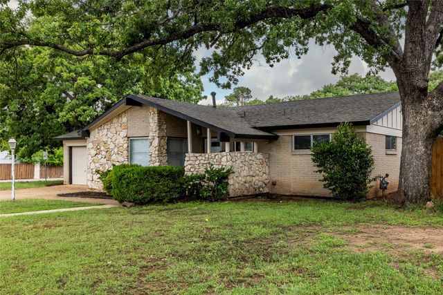 1115 Redbud Court, Arlington, TX 76012