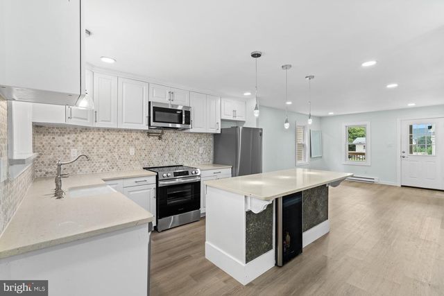 9963 JONESTOWN RD, Grantville, PA 17028