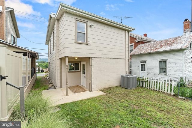 9963 JONESTOWN RD, Grantville, PA 17028