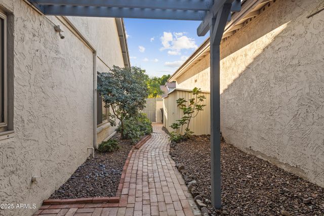 5627 S CROWS NEST Road, Tempe, AZ 85283