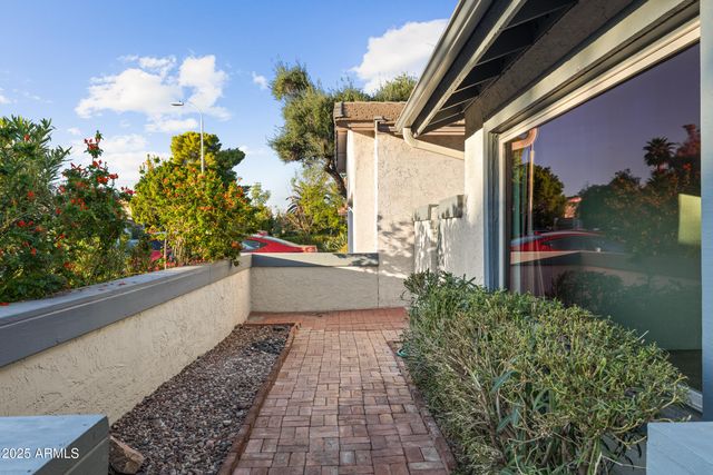 5627 S CROWS NEST Road, Tempe, AZ 85283