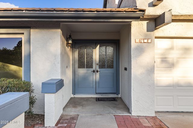 5627 S CROWS NEST Road, Tempe, AZ 85283