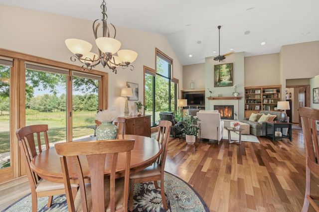 37015 Lower Lake ROAD, Oconomowoc, WI 53066