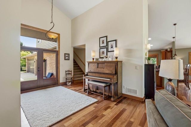 37015 Lower Lake ROAD, Oconomowoc, WI 53066