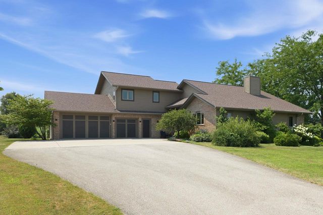 37015 Lower Lake ROAD, Oconomowoc, WI 53066