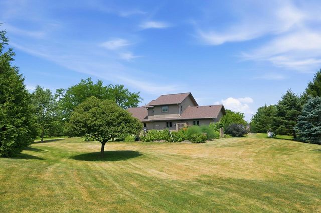 37015 Lower Lake ROAD, Oconomowoc, WI 53066