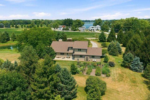 37015 Lower Lake ROAD, Oconomowoc, WI 53066
