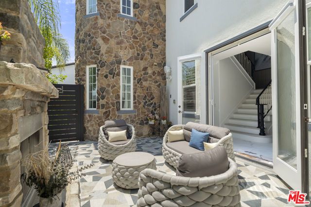21615 Medina Estates Drive, Woodland Hills (los Angeles), CA 91364