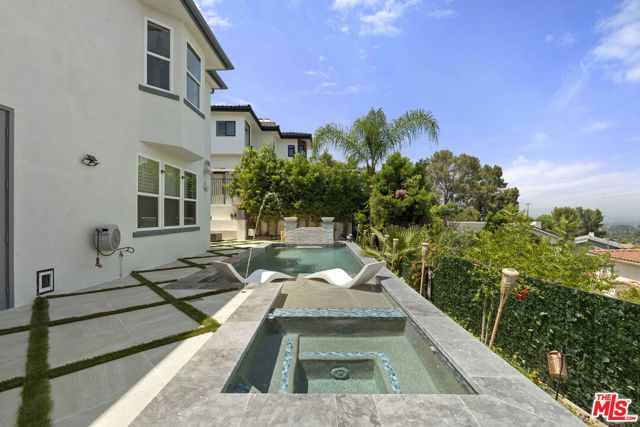 21615 Medina Estates Drive, Woodland Hills (los Angeles), CA 91364