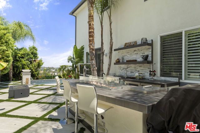 21615 Medina Estates Drive, Woodland Hills (los Angeles), CA 91364