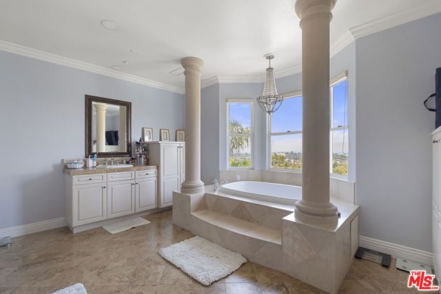 21615 Medina Estates Drive, Woodland Hills (los Angeles), CA 91364