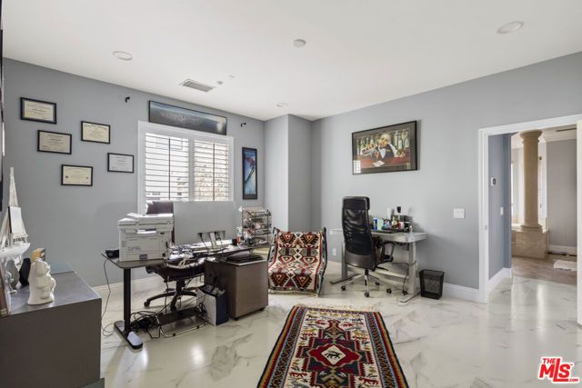 21615 Medina Estates Drive, Woodland Hills (los Angeles), CA 91364