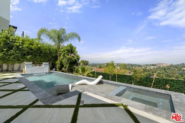 21615 Medina Estates Drive, Woodland Hills (los Angeles), CA 91364