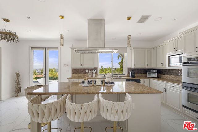 21615 Medina Estates Drive, Woodland Hills (los Angeles), CA 91364
