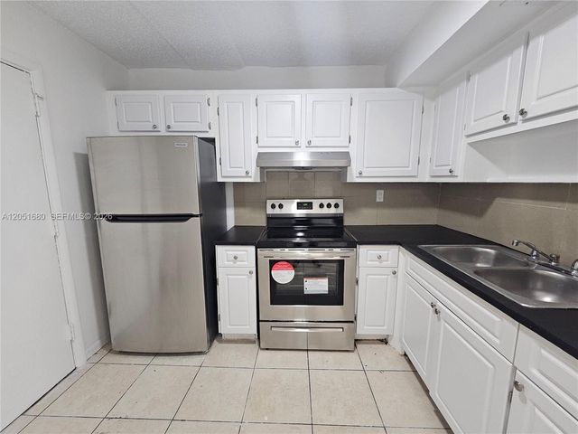 3610 NW 21st St 206, Lauderdale Lakes, FL 33311