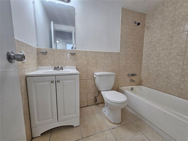 3610 NW 21st St 206, Lauderdale Lakes, FL 33311