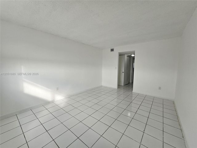 3610 NW 21st St 206, Lauderdale Lakes, FL 33311
