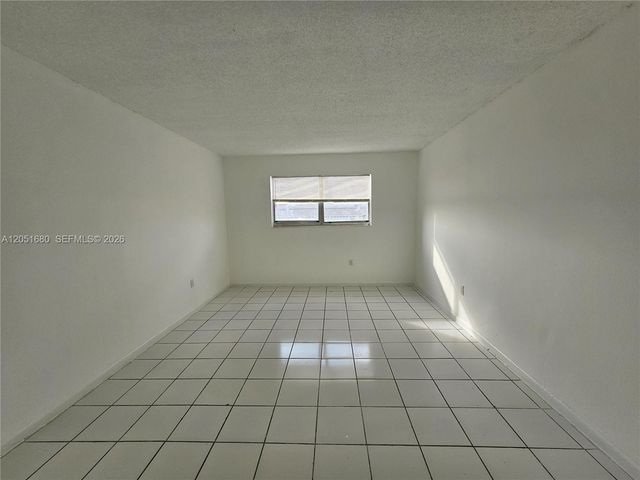 3610 NW 21st St 206, Lauderdale Lakes, FL 33311