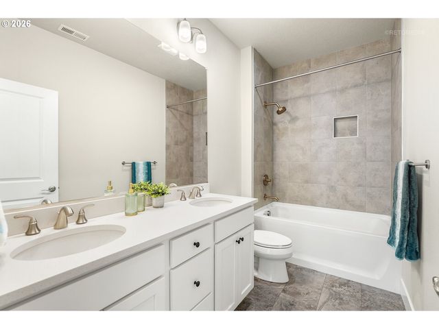 11678 Nw KEARNEY St, Portland, OR 97229