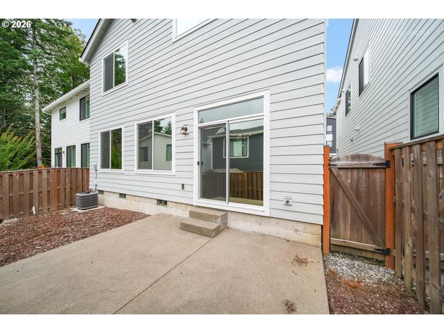 11678 Nw KEARNEY St, Portland, OR 97229