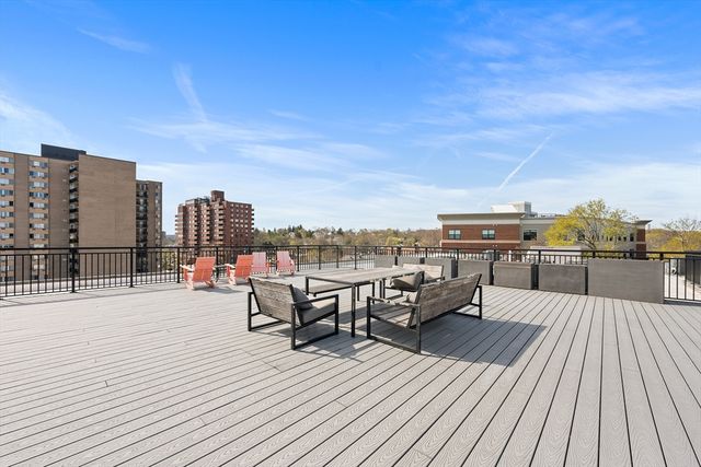 999 Hancock St 502, Quincy, MA 02169