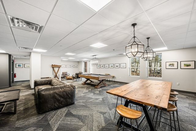 999 Hancock St 502, Quincy, MA 02169