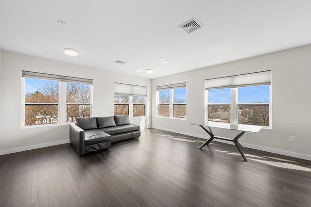 999 Hancock St 502, Quincy, MA 02169