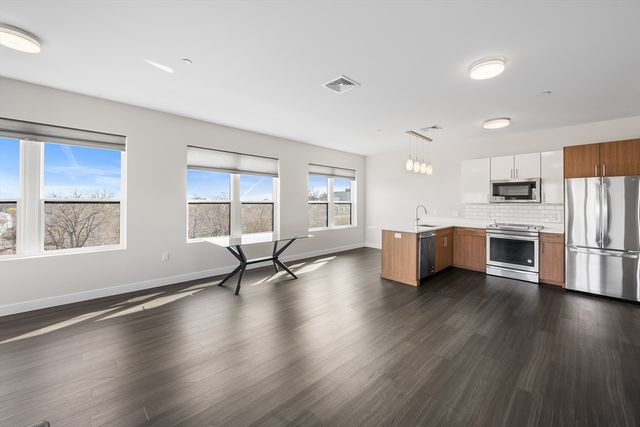 999 Hancock St 502, Quincy, MA 02169